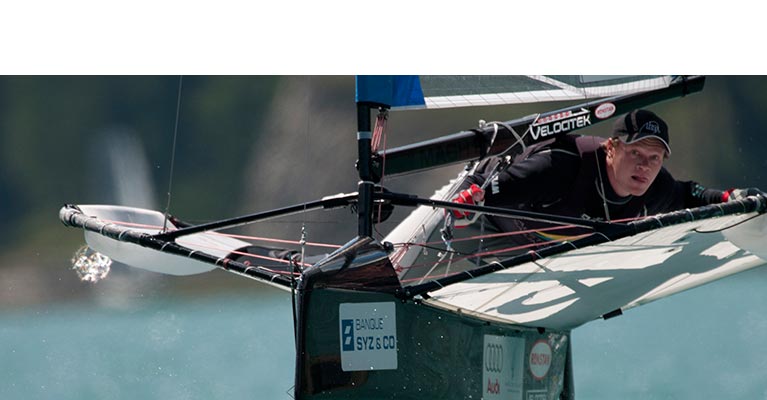 SpeedPuck - GPS Speedometer for Sailing | Velocitek